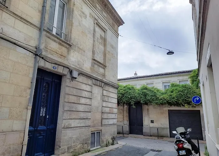 Duplex Lumineux Avec Bureau Separe Dans Le Centre